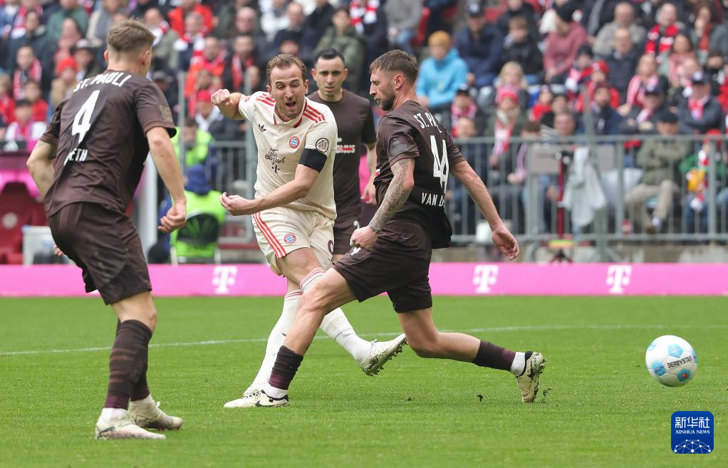 拜仁慕尼黑训练开放日,赛后扳平良机引欢呼,中超在即,阵容厚度经受考验(拜仁慕尼黑巅峰阵容) 拜仁慕尼黑训练开放日,赛后扳平良机引欢呼,中超在即,阵容厚度经受考验(拜仁慕尼黑巅峰阵容)