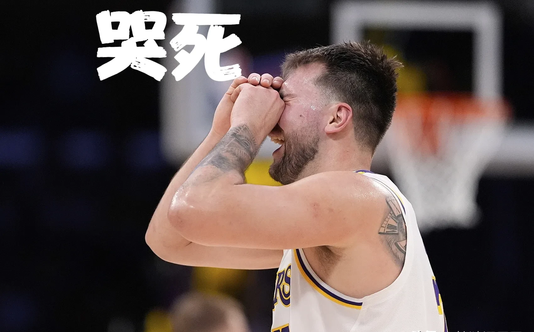 NBA常规赛今夜走向成谜,西汉姆临场应变,球迷炸锅,年轻球员得到机会(西汉姆名人球迷) NBA常规赛今夜走向成谜,西汉姆临场应变,球迷炸锅,年轻球员得到机会(西汉姆名人球迷)