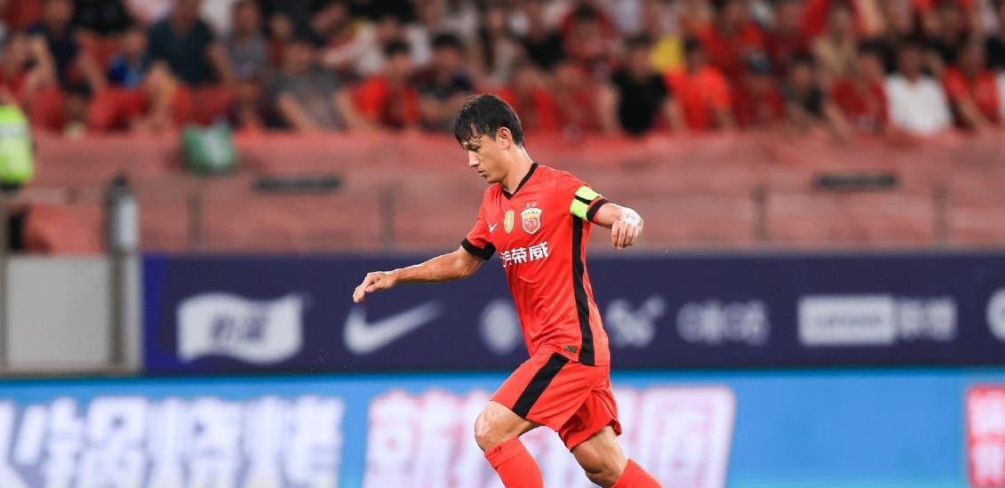 赛前欧联焦点战，武汉三镇篮板制胜，悬念犹存，更衣室氛围转暖(播求和一龙三番战比赛视频)