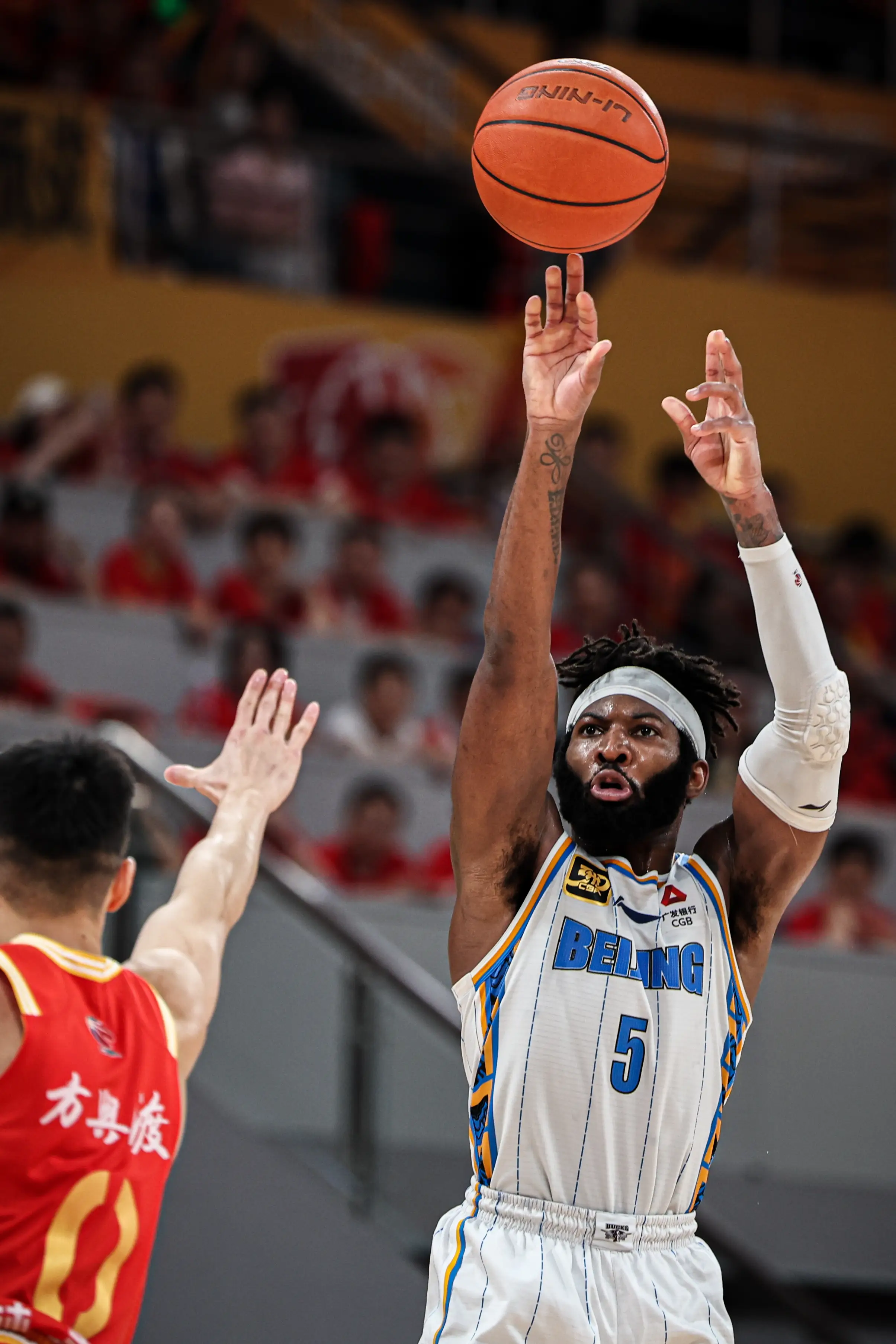 关于费耶诺德发布备战花絮；国际比赛日刷新队史纪录；CBA常规赛任务艰巨；年轻球员得到机会的信息