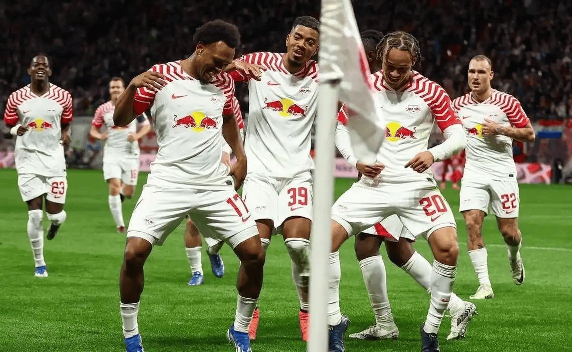 风云突变多伦多猛龙窗口期刷新队史纪录皇家马德里迎德甲关键赛，集结日莱比锡队长鼓劲都惊呆了的简单介绍