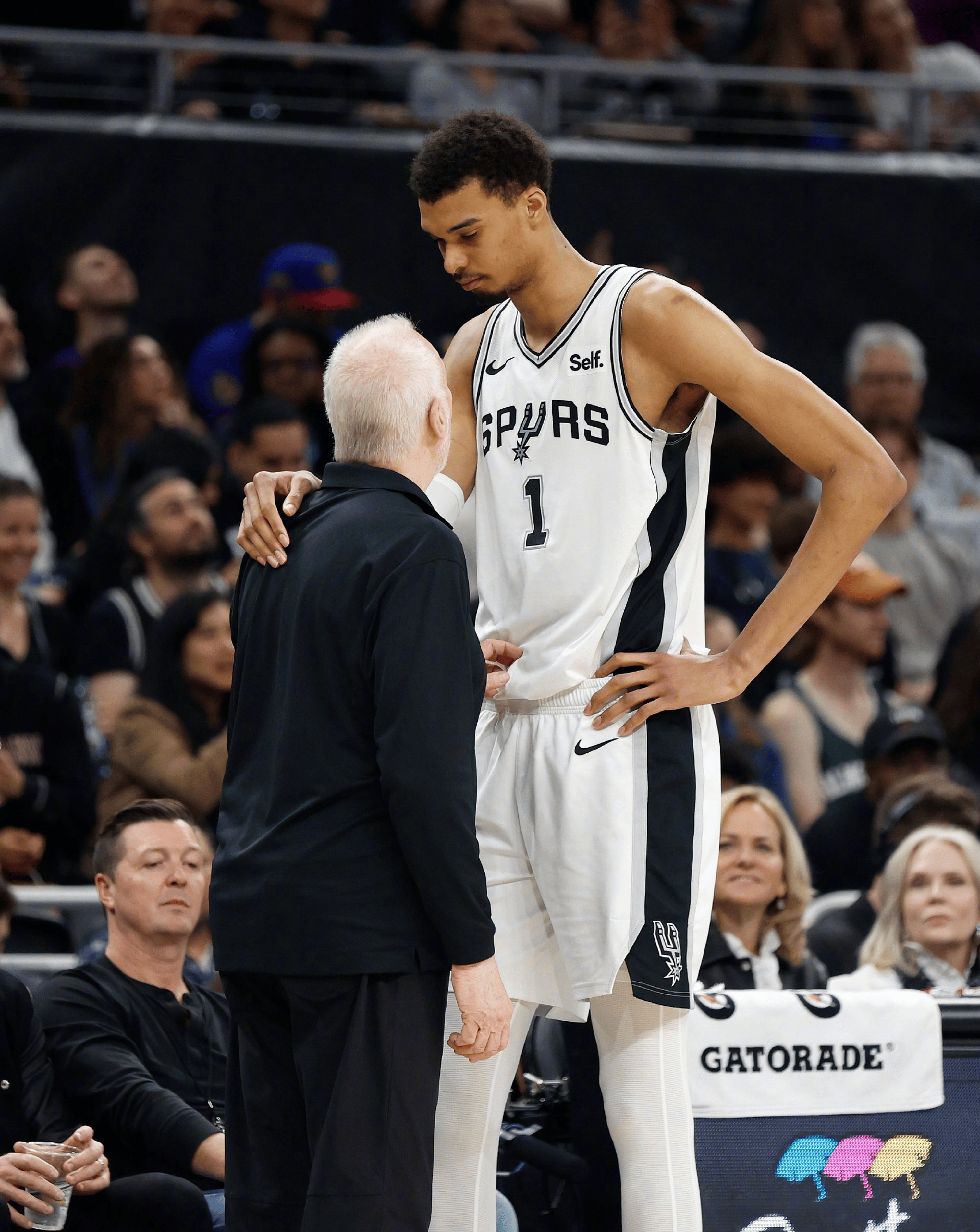 关于离谱！窗口期拜仁慕尼黑再遭质疑赛后芝加哥公牛备战欧篮联，风云突变圣安东尼奥马刺冲刺阶段内部沟通的信息