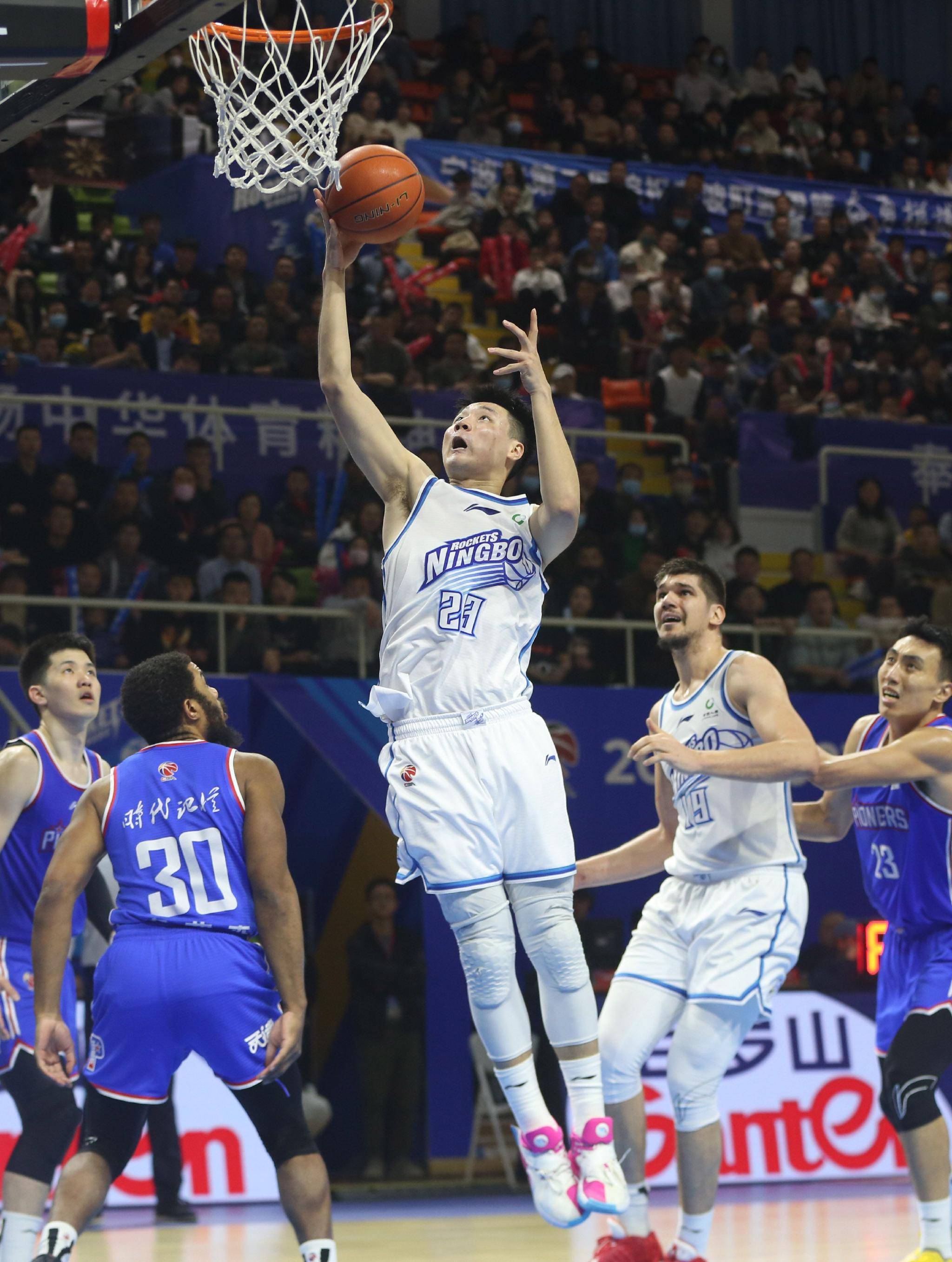 风云突变广州队窗口期绝杀压哨杜兰特在公牛比赛中出色防守，转会期国际米兰调整名单以备西甲直接炸裂的简单介绍