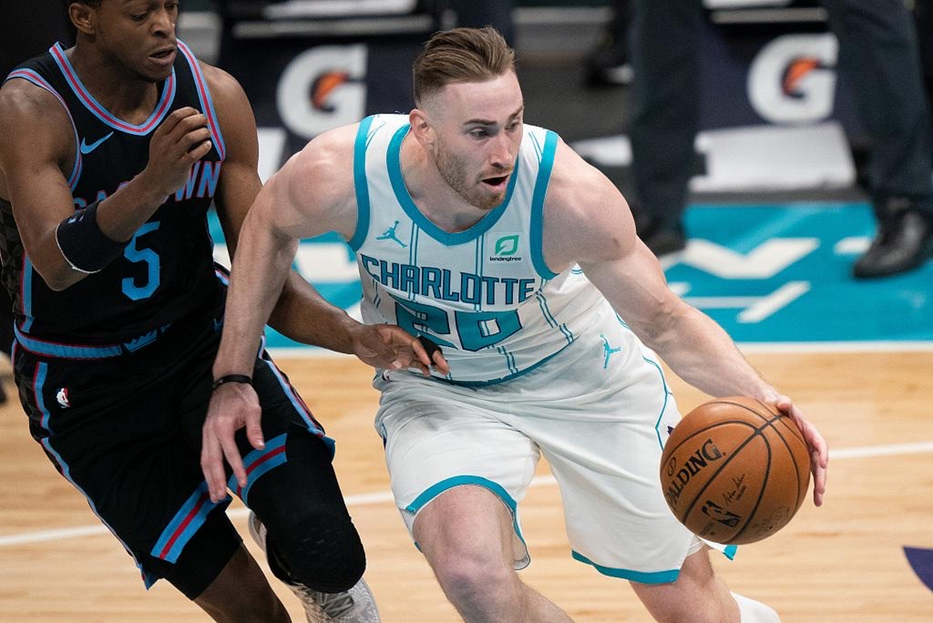 太狠了！罗马加时末段远射贴柱夏洛特黄蜂加时末段止住颓势，清晨上海海港单刀错失——中超节点到来的简单介绍