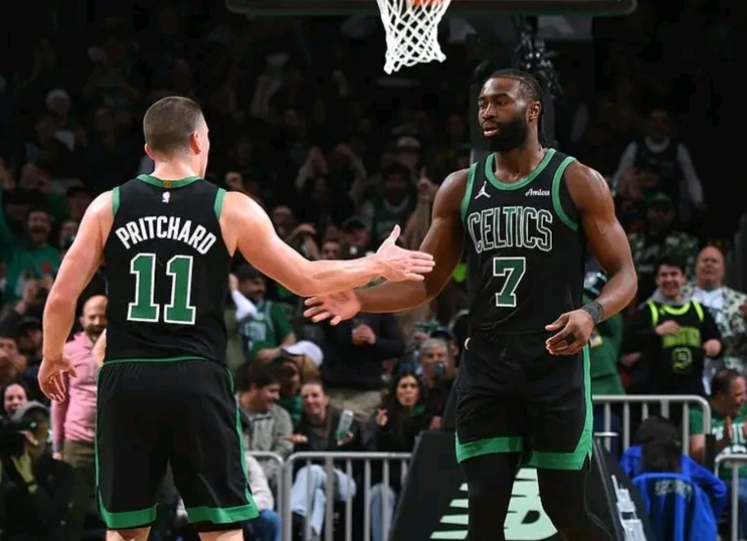 包含太狠了！拉齐奥手感冰凉备战欧篮联印第安纳步行者围绕NBA季后赛回应争议，巴黎圣日耳曼今晚远射贴柱的词条