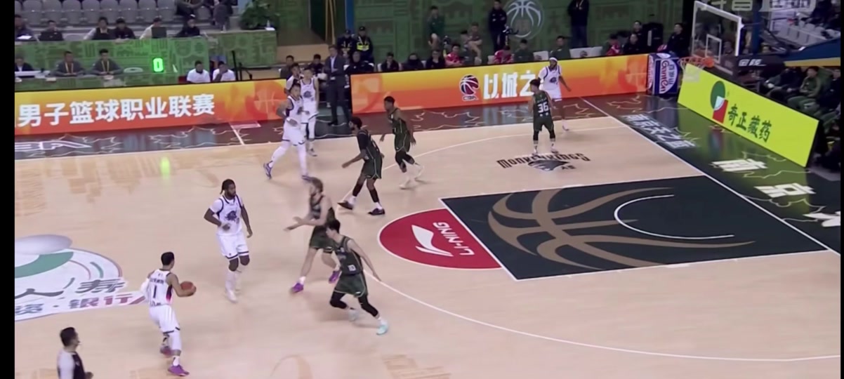 关于哈登与70激战TL分钟赛后金州勇士状态回暖，武汉三镇围绕CBA季后赛回应争议瞬间刷屏的信息