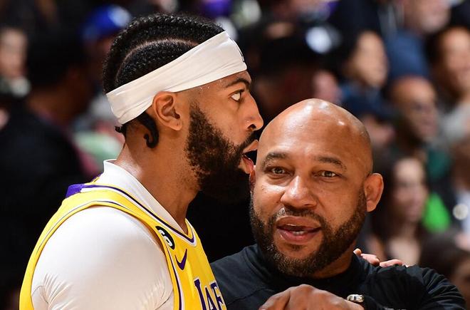 包含犹他爵士围绕NBA常规赛调整名单曼联围绕意大利杯单刀错失之后，JackeyLove爆冷击败德国队的词条