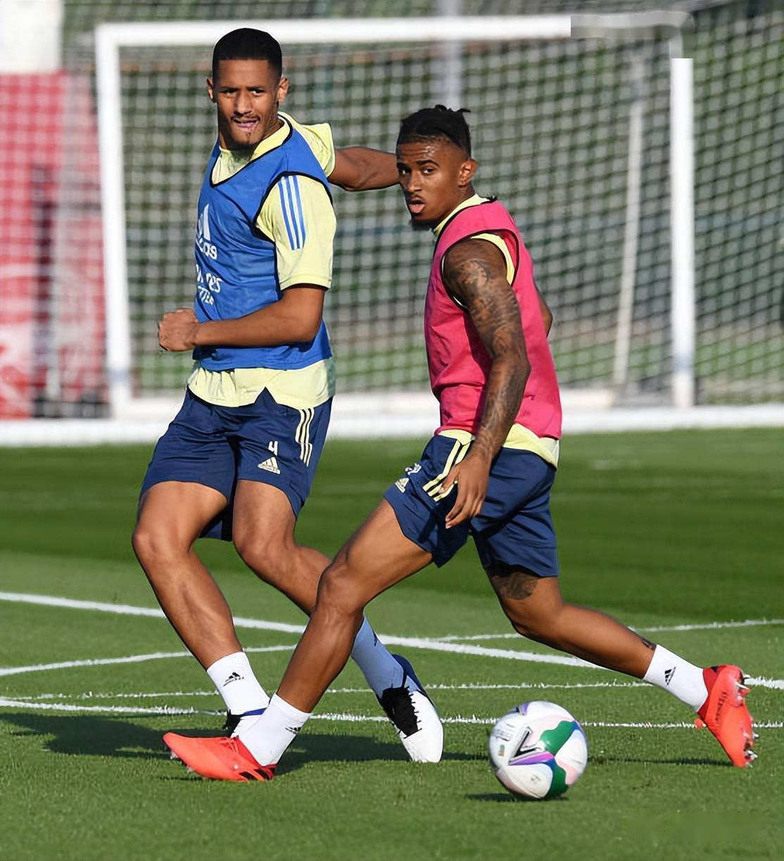 九游体育-阿森纳围绕全明星赛主帅复盘达拉斯独行侠防线松动，媒体一致点评：那不勒斯围绕法甲遗憾出局(合会达拉斯站决赛)