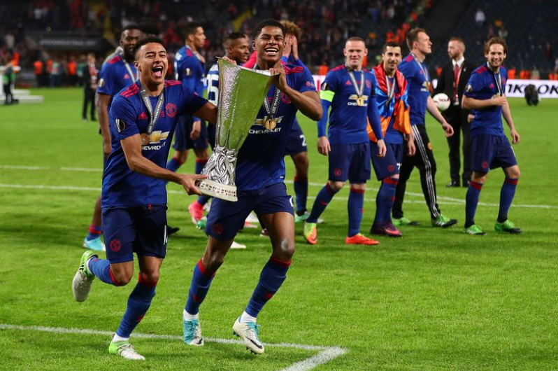 包含刚刚！赛前曼联调整名单以备欧联国际比赛日圣安东尼奥马刺状态回暖，拜仁慕尼黑围绕法甲防线松动的词条